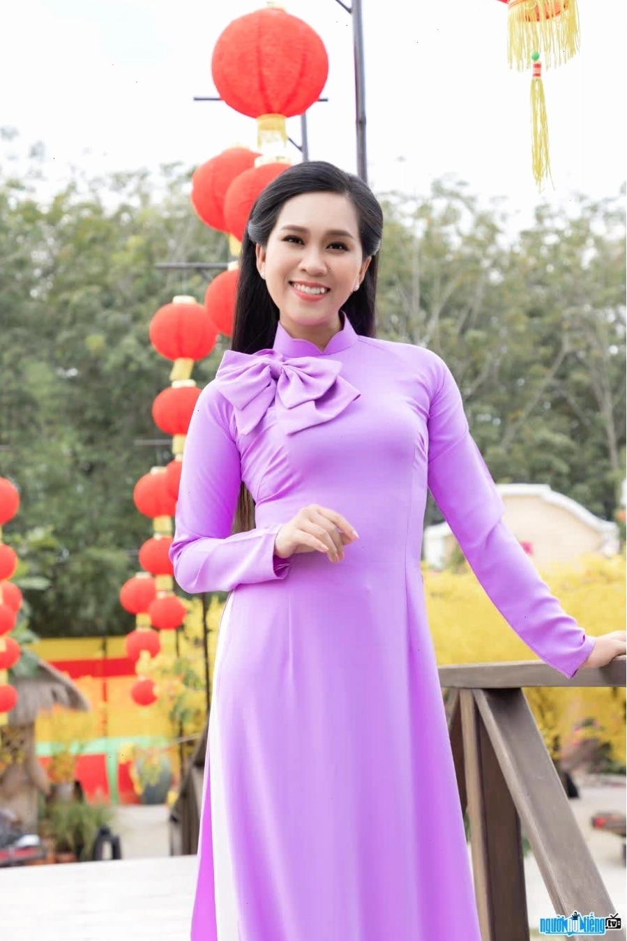 Hồng Phượng thể hiện sự đa dạng trong phong cách âm nhạc, đặc biệt là bolero