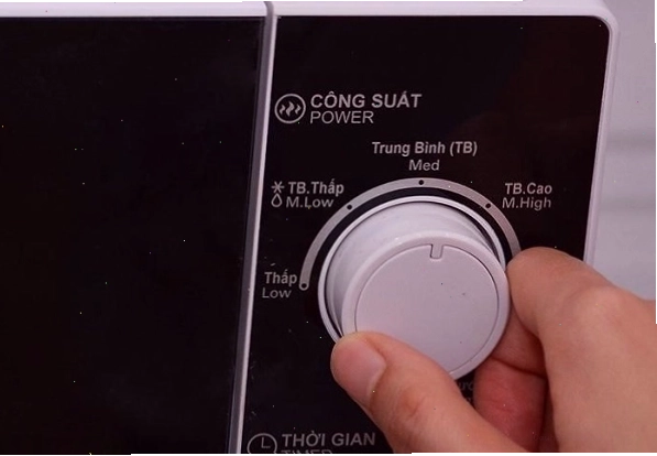 Hướng dẫn rã đông thịt bằng lò vi sóng Samsung