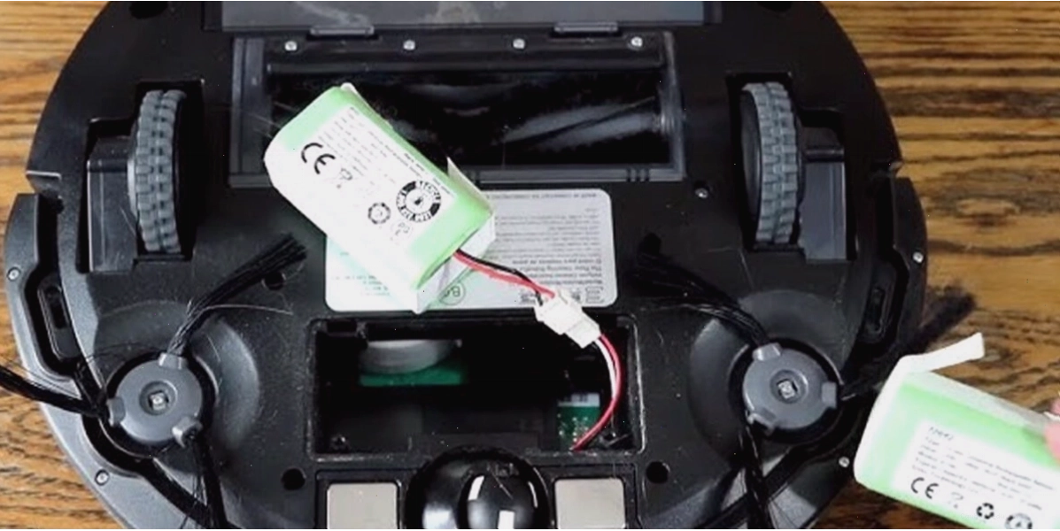 Hướng dẫn thay thế pin chính hãng cho robot lau nhà