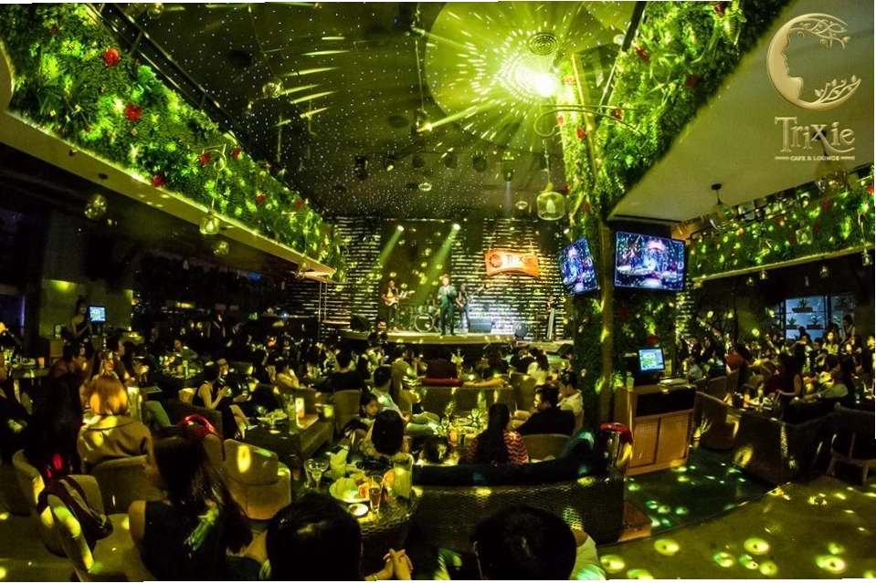 Không gian quán cafe Trixie lung linh về đêm