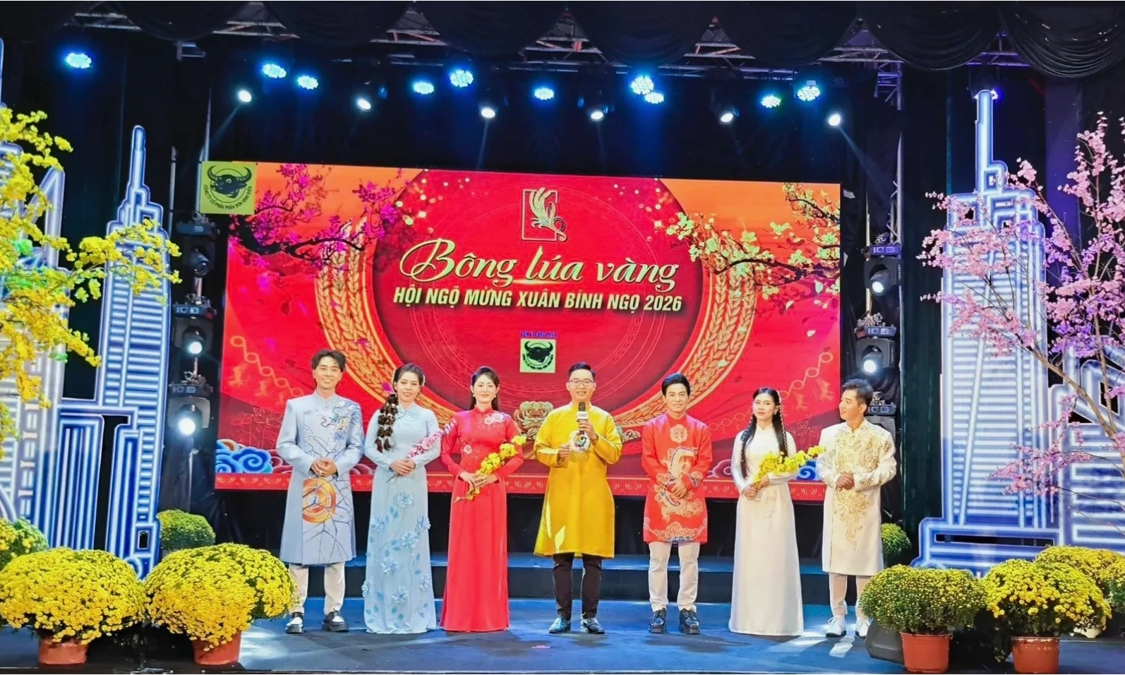 Không khí sôi nổi của buổi giao lưu văn nghệ