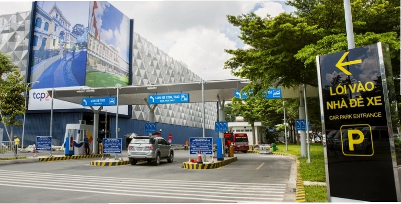 Khu vực bãi đỗ xe tại Sân bay Tân Sơn Nhất