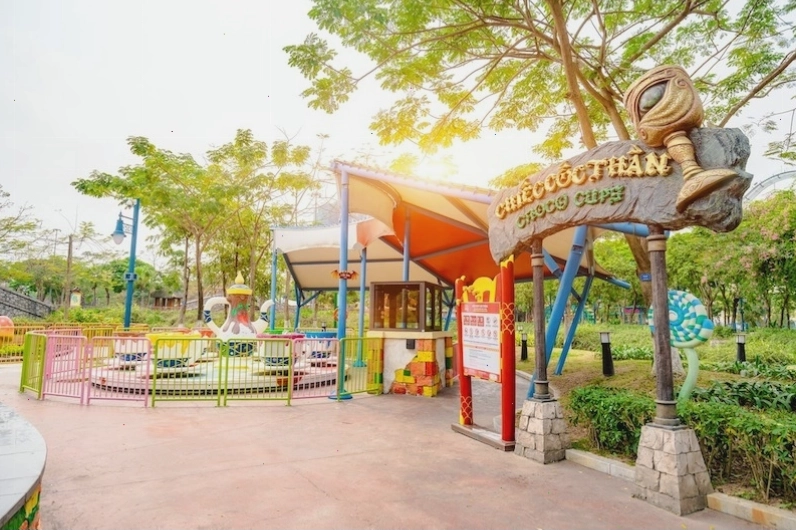 Khu vực vui chơi cho trẻ em tại Công viên Rồng Hạ Long
