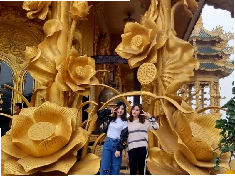 Khuôn viên xanh mát bao quanh Chùa Phúc Lâm