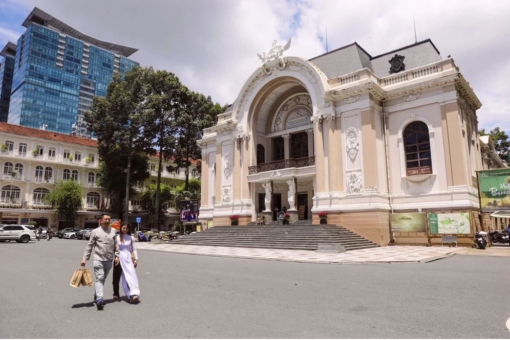 Kiến trúc Nhà hát Thành phố Hồ Chí Minh, một công trình lịch sử khác của thành phố