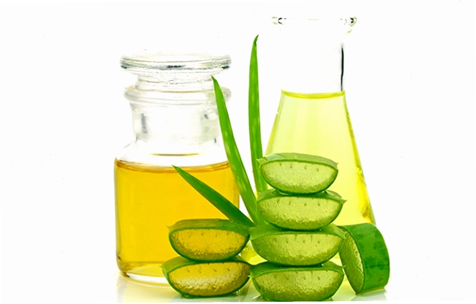 Làm nước tẩy trang với dầu oliu và nha đam