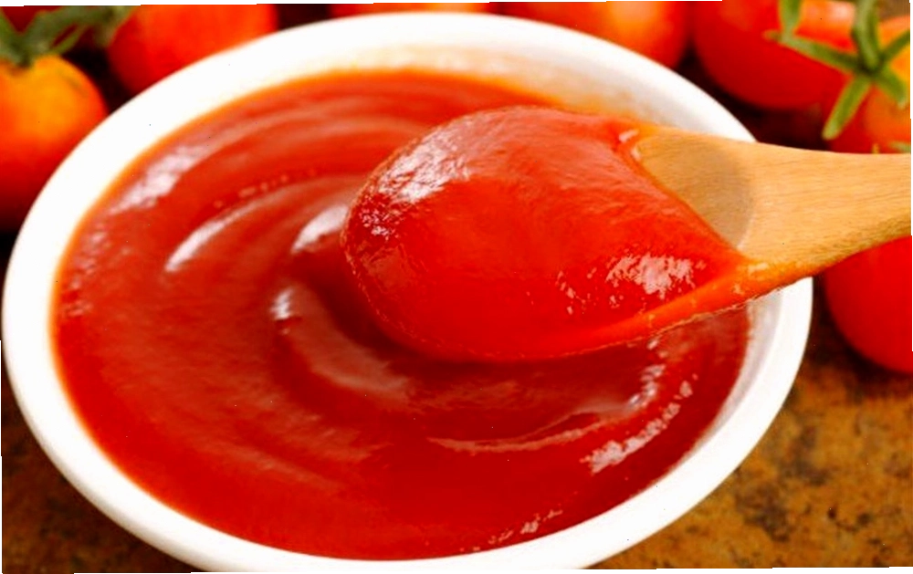 Làm sáng đồ bạc bằng tương cà