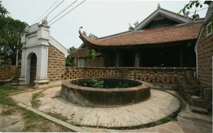 Làng cổ Đường Lâm với những con đường đá ong