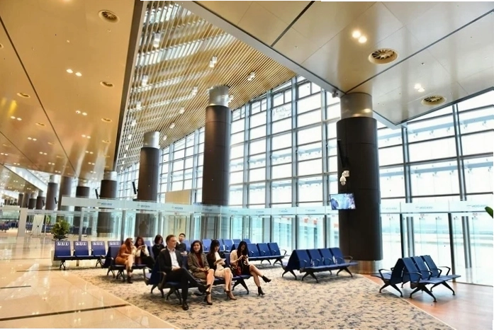Lối đi bên trong sân bay Vân Đồn