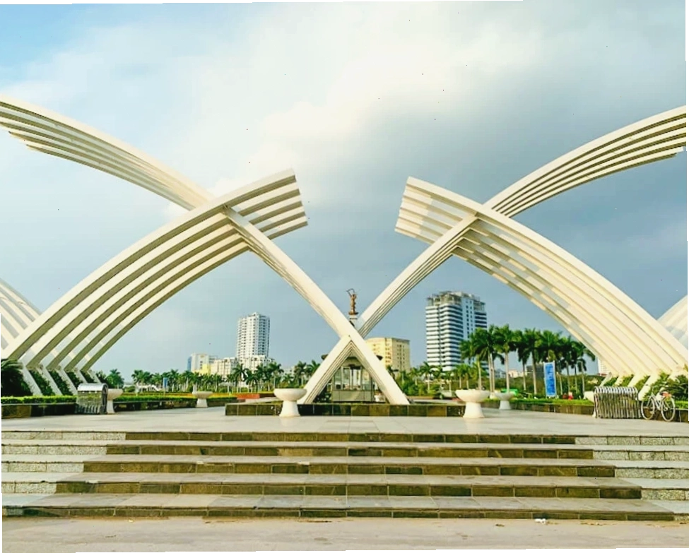 Lối vào Công viên Hòa Bình
