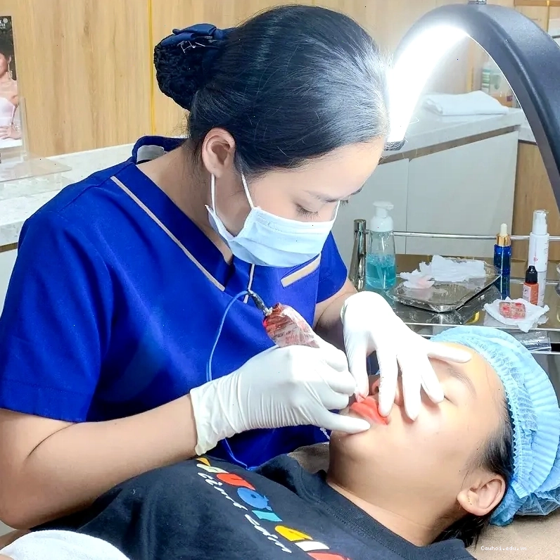Lựa chọn địa chỉ thẩm mỹ uy tín để phun môi là điều cần thiết