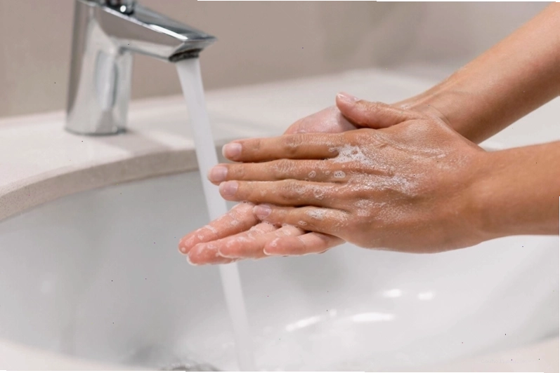 Luôn rửa tay trước khi thực hiện bài tập giúp mũi cao
