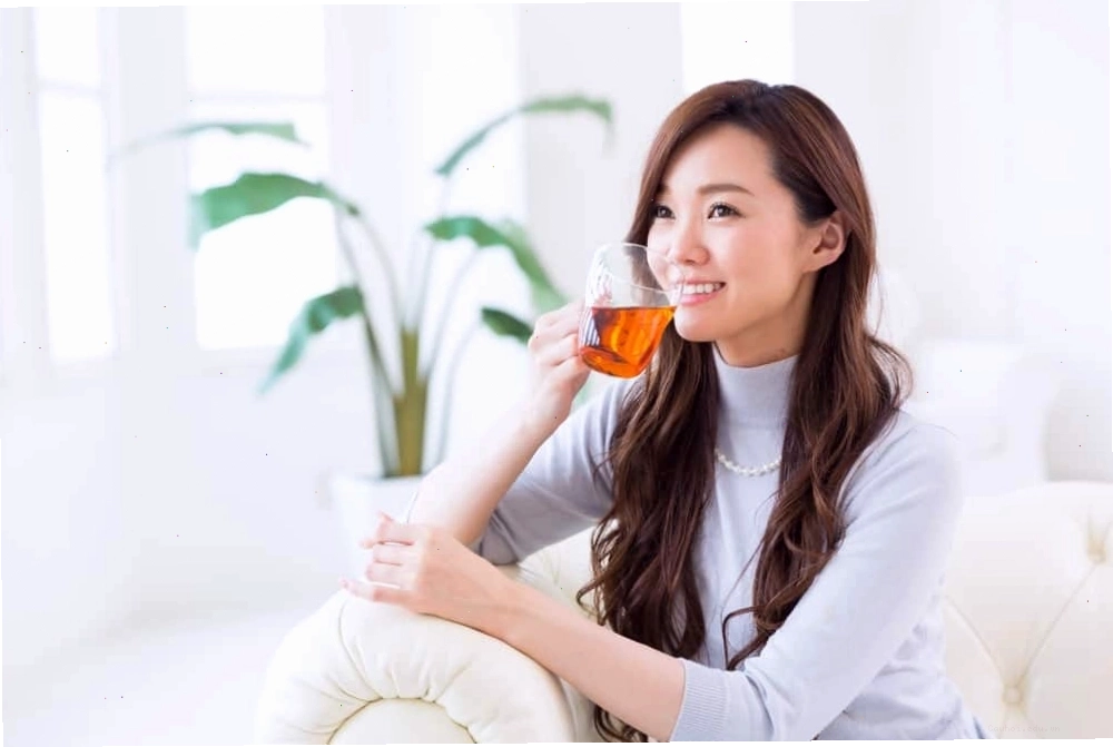 Ly giấm táo pha loãng, một phương pháp dân gian làm chậm kinh nguyệt