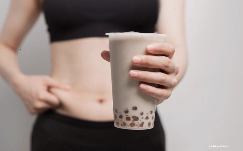 Ly trà sữa đầy topping, calo cao gây tăng cân