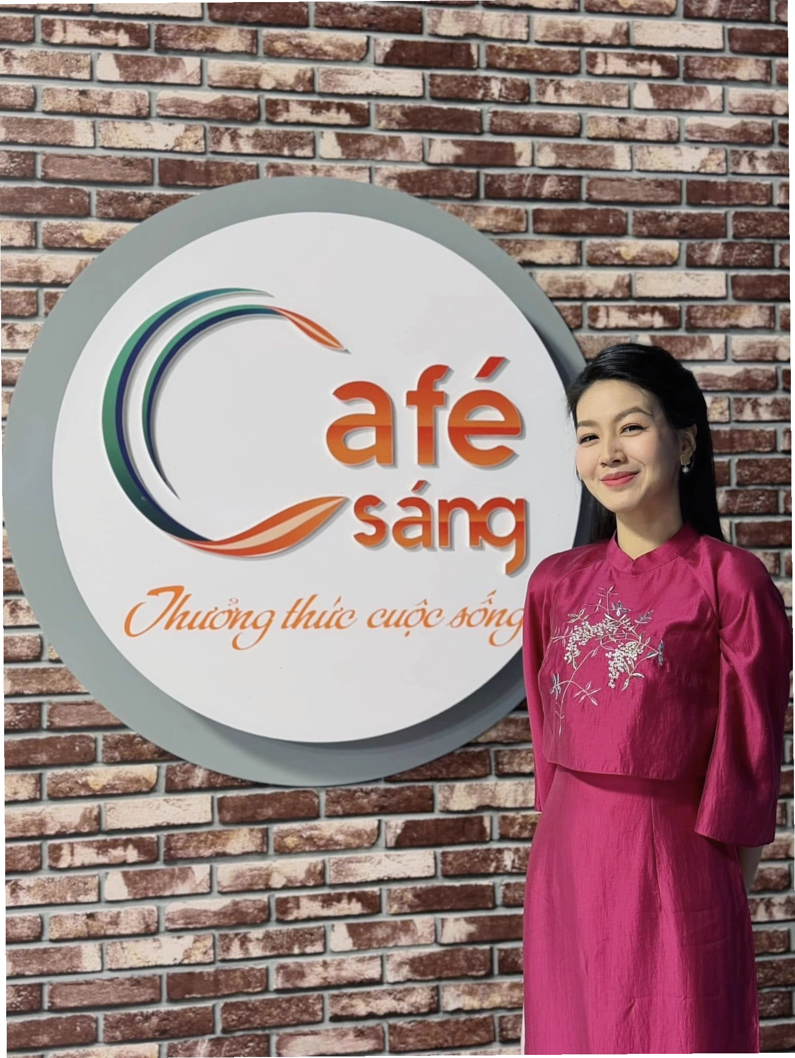 MC Hồng Nhung tại một sự kiện
