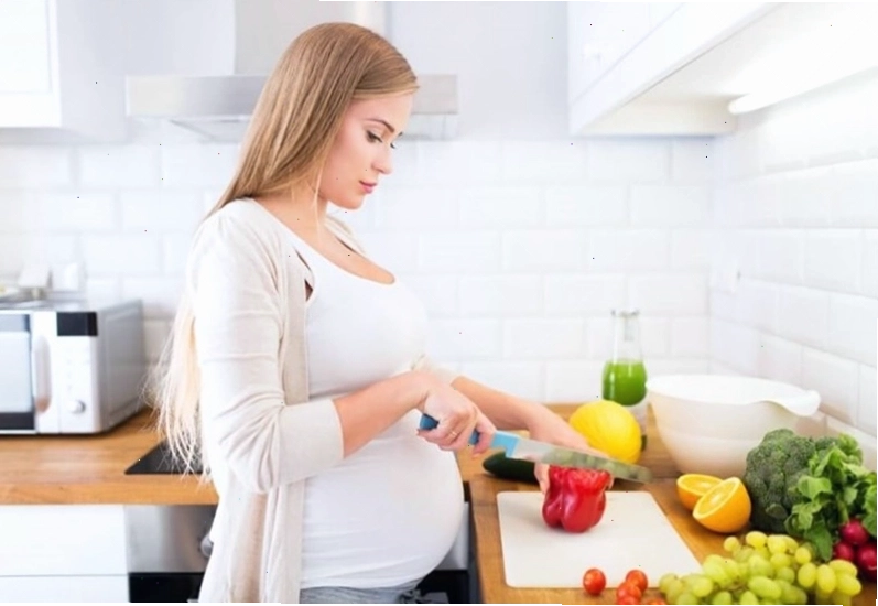 Mẹ bầu cần bổ sung dinh dưỡng đầy đủ trong quá trình mang thai 10 tuần