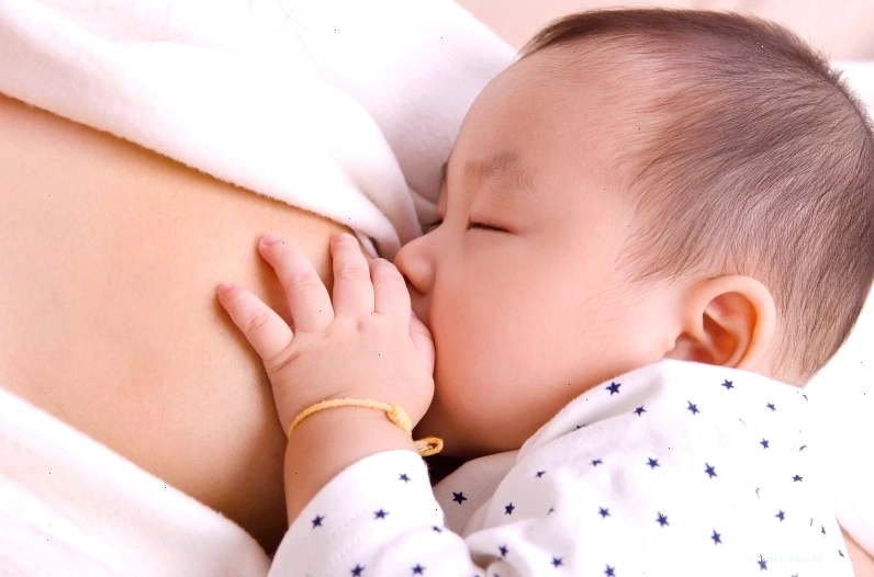 Mẹ bầu chườm ấm vùng nách