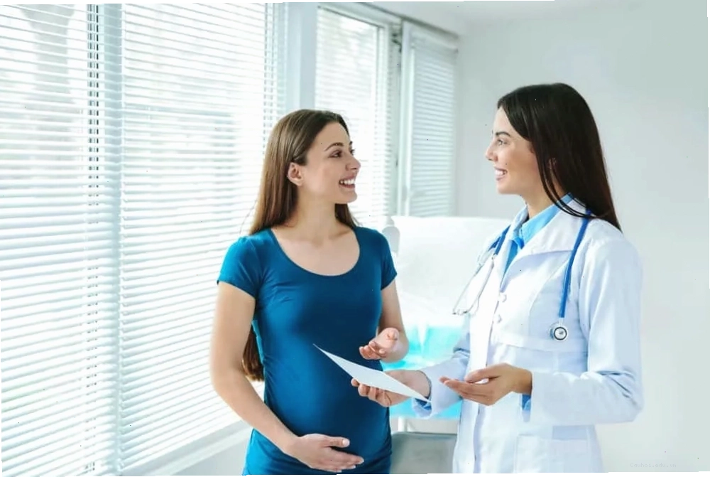 Mẹ bầu đi khám thai định kỳ tuần 29 để theo dõi sức khỏe mẹ và bé