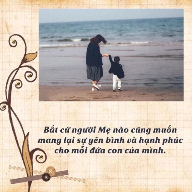 Một người mẹ đang ôm con gái nhỏ với nụ cười hạnh phúc