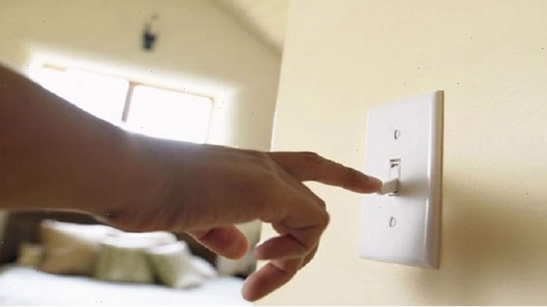 Ngắt nguồn điện trước khi vệ sinh máy lạnh