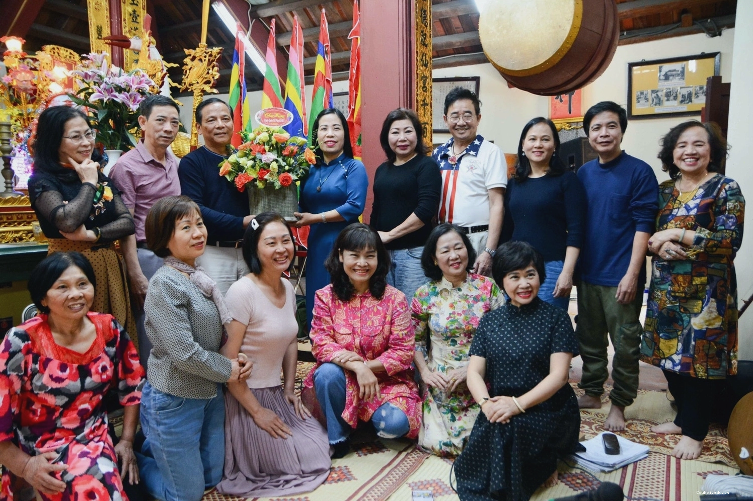 Nghệ sĩ Tuyết Tuyết trong một trang phục biểu diễn ấn tượng