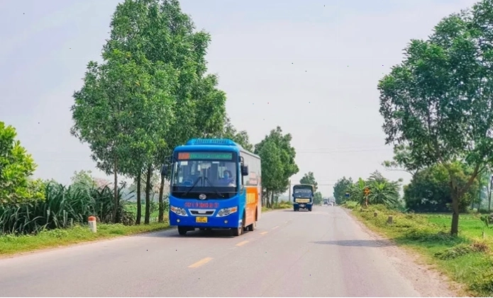 Ngôi nhà cổ với tường đá ong tại làng Đường Lâm