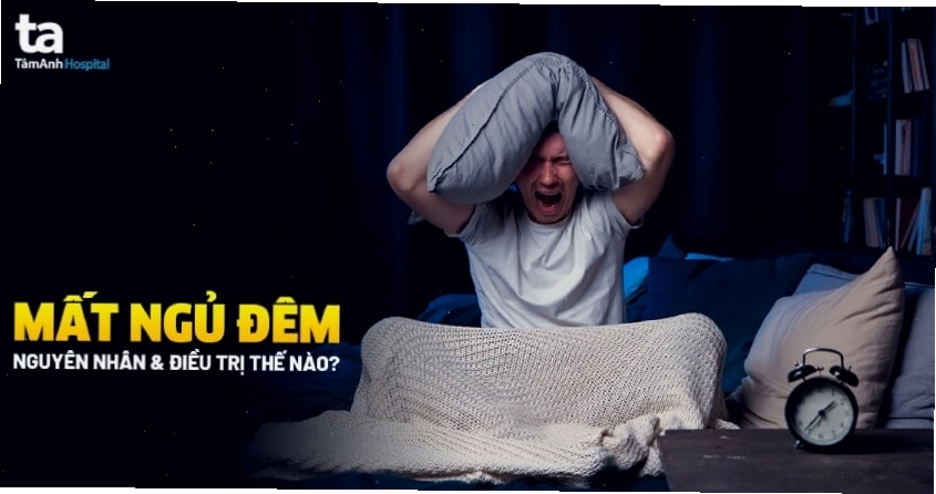 Người nằm trằn trọc trên giường vào ban đêm, biểu hiện của chứng mất ngủ