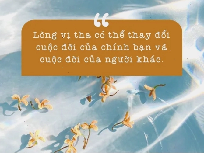 Người phụ nữ mỉm cười thể hiện sự bao dung