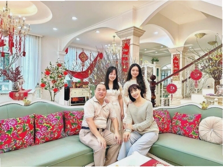 Nhạc sĩ Minh Khang và vợ Thúy Uyên