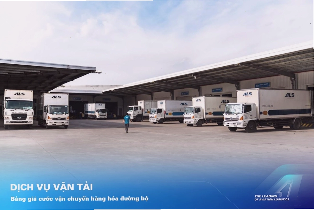 Nhân viên ALS kiểm tra chứng từ tại nhà ga hàng hóa