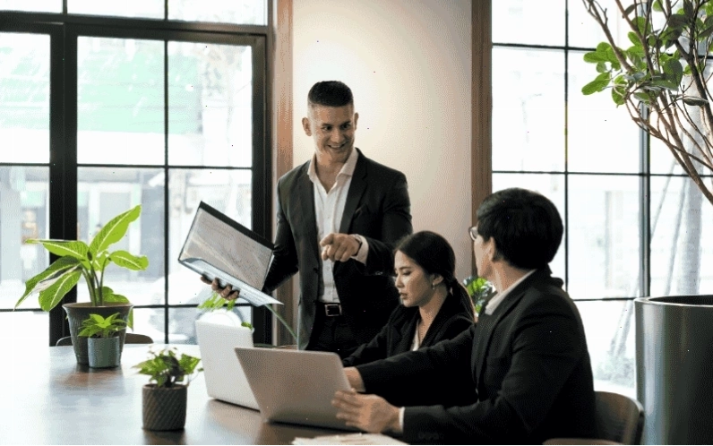 Nhân viên Sales OTA cần trau dồi kỹ năng mềm để làm việc hiệu quả với khách hàng và đối tác