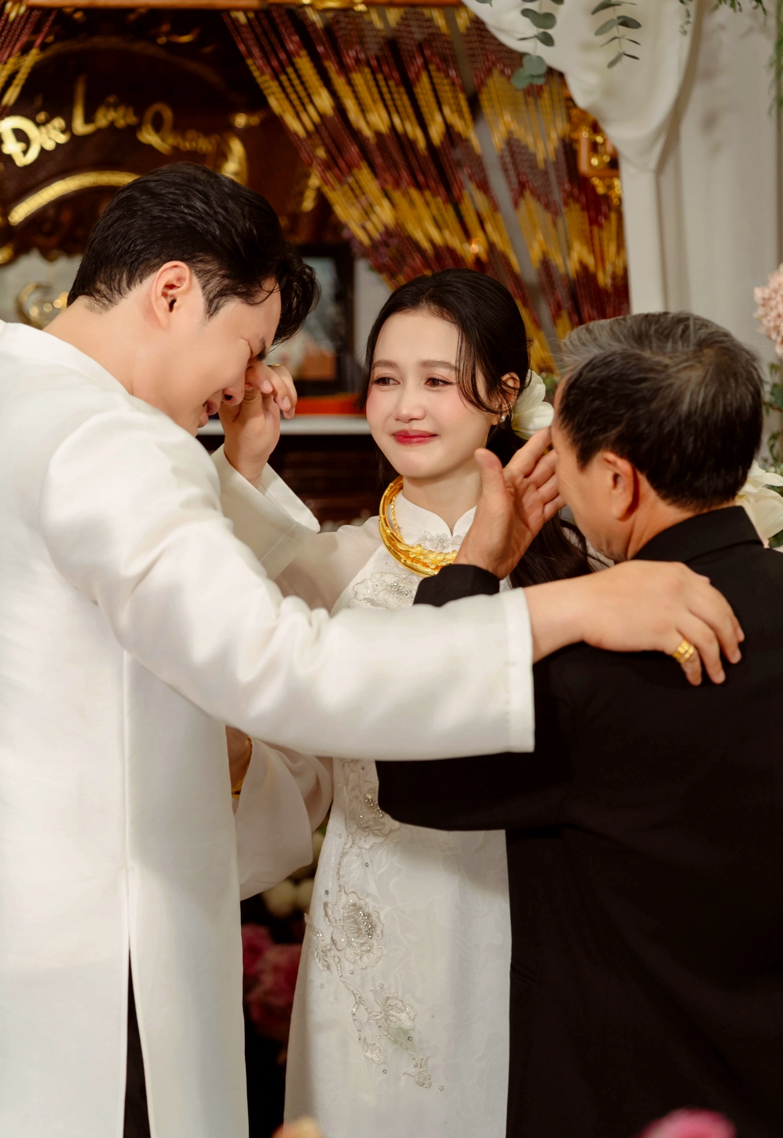 Nhung Gumiho và Andiez Nam Trương tay trong tay