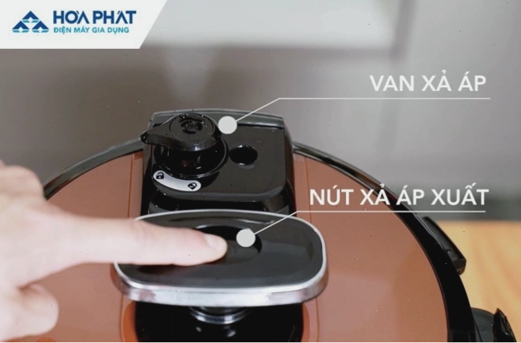 Nồi áp suất điện hiện đại với nhiều chức năng nấu tự động