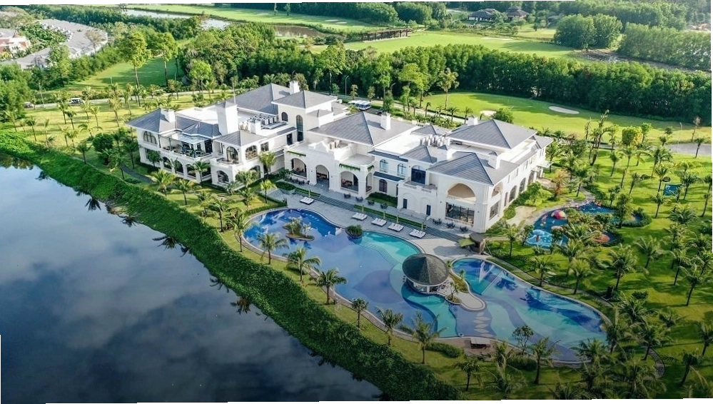 Núi đá vôi đặc trưng tại Phong Nha