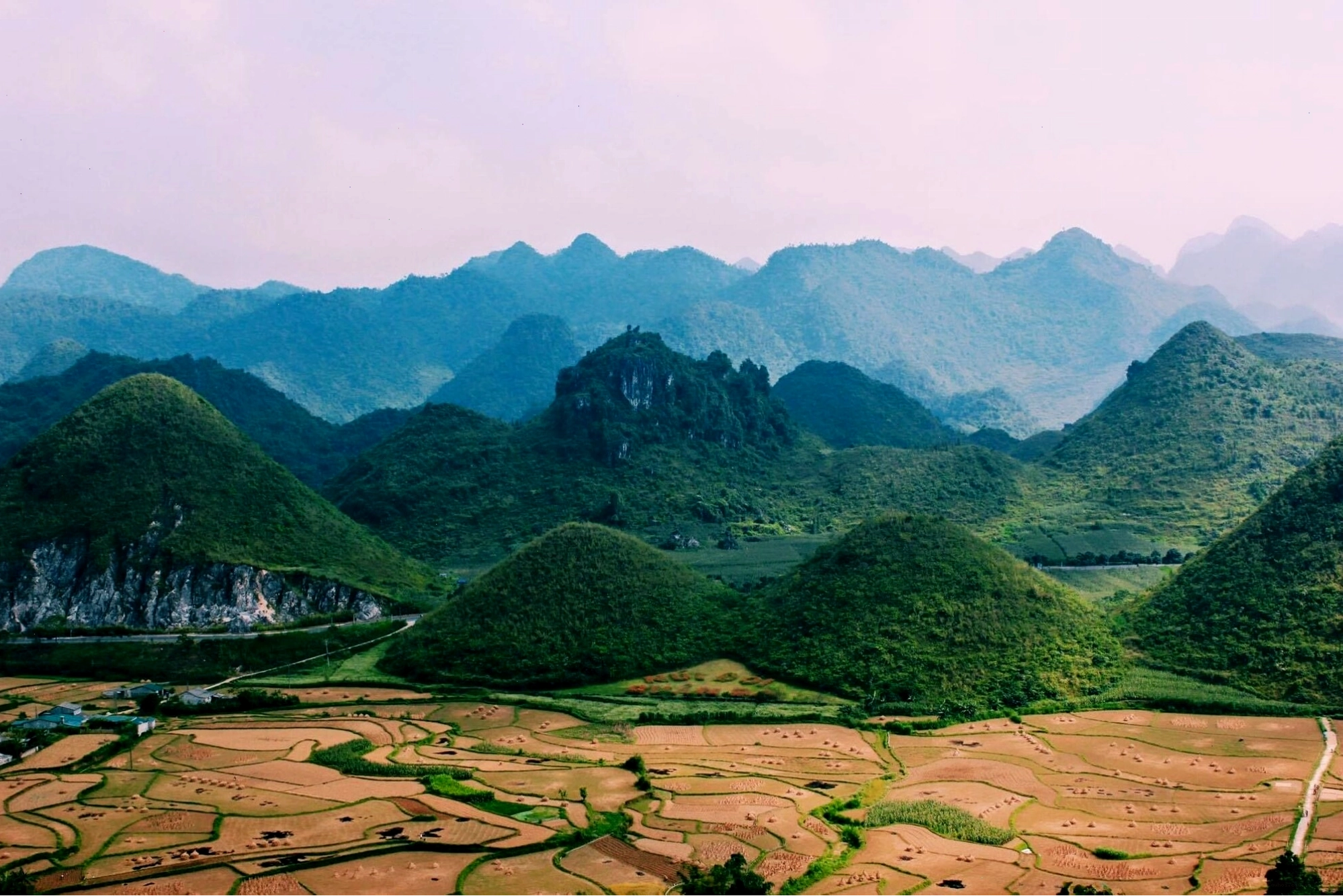 Núi Đôi Quản Bạ - điểm dừng chân thú vị trên hành trình