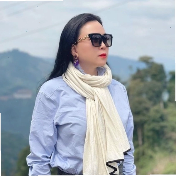 Phượng Chanel trong một sự kiện sang trọng