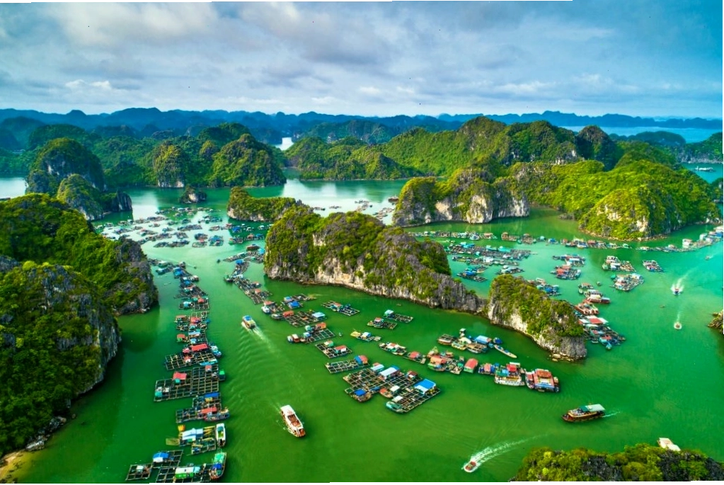 Quần đảo Cát Bà nhìn từ trên cao - di tích Bạch Đằng Giang