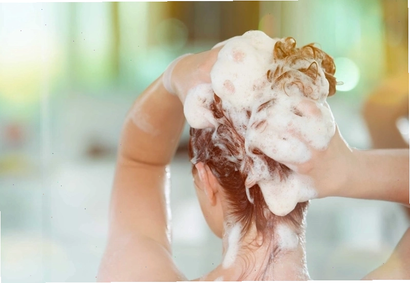 Quan niệm dân gian về việc không nên gội đầu khi đến tháng