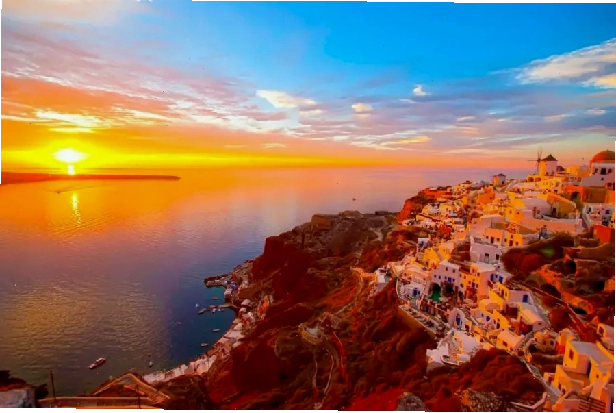 Quang cảnh biển xanh ngắt bao quanh đảo Santorini