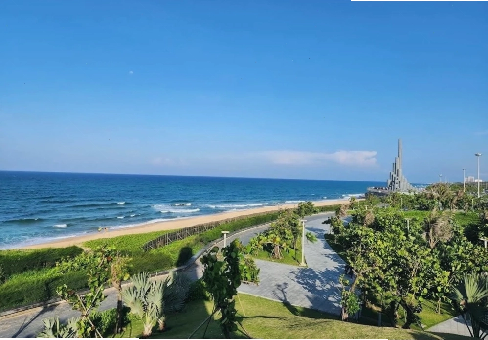 Quảng trường Tháp Nghinh Phong nơi diễn ra các hoạt động cộng đồng
