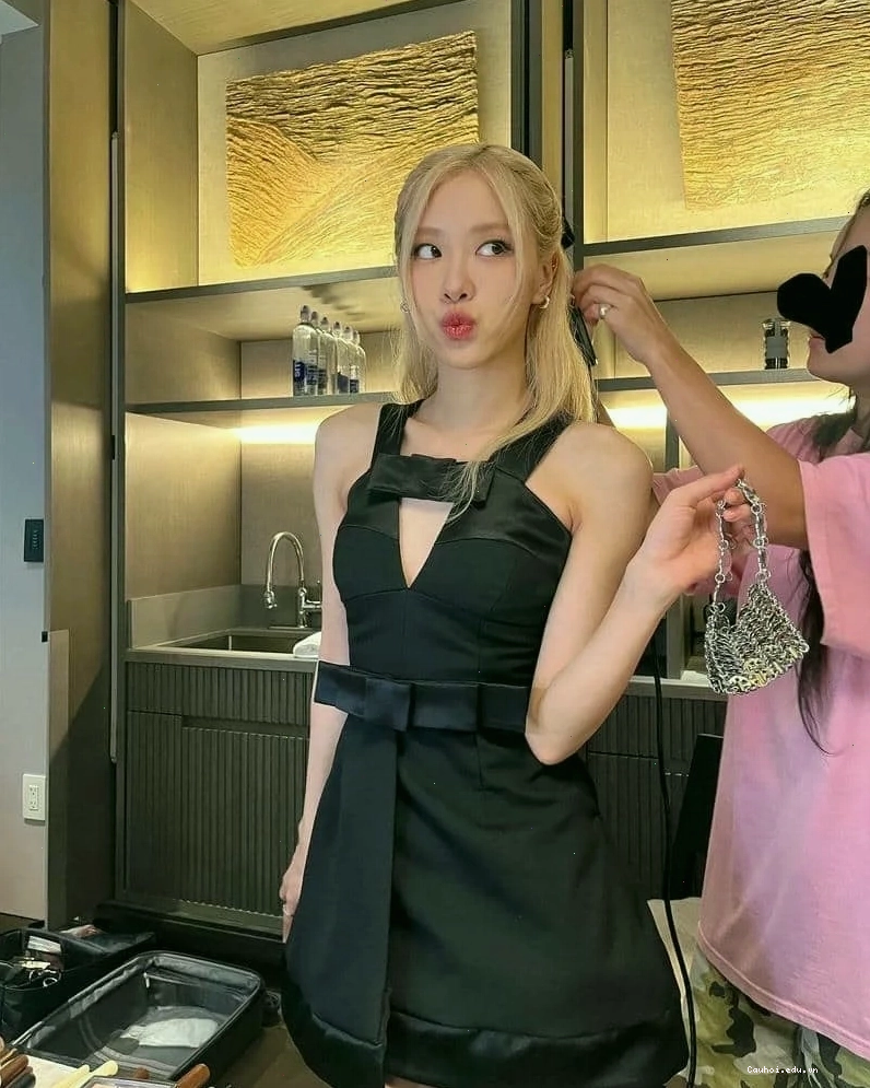 Rosé Blackpink với biểu cảm đáng yêu, tinh nghịch