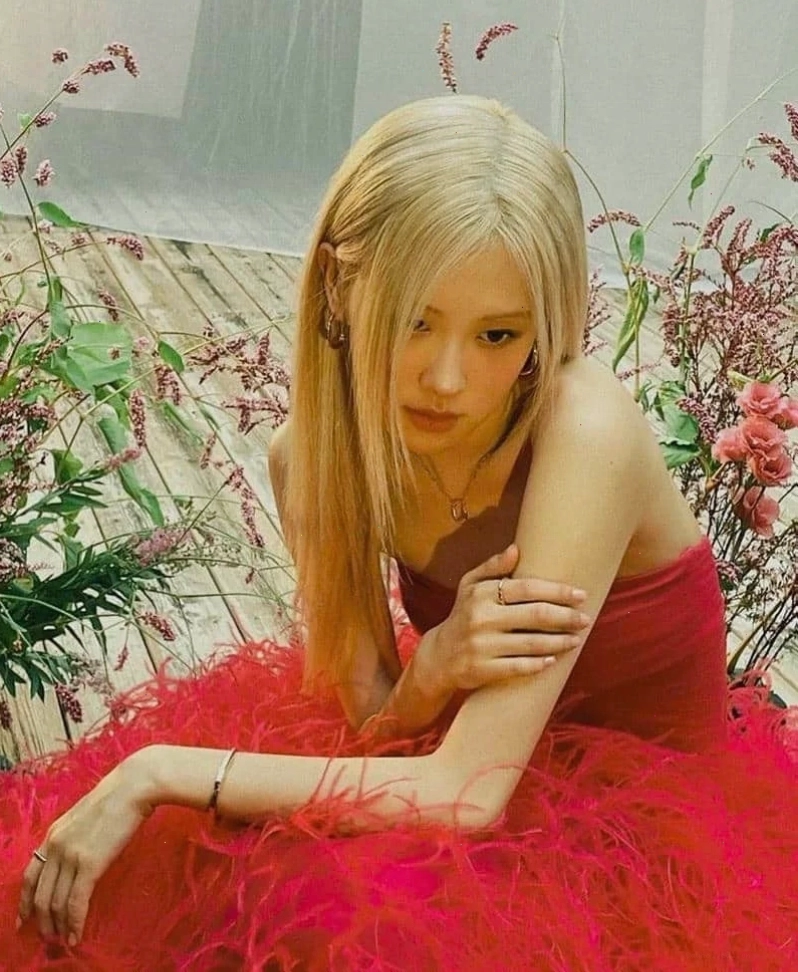 Rosé Blackpink với phong cách thanh lịch, quý phái