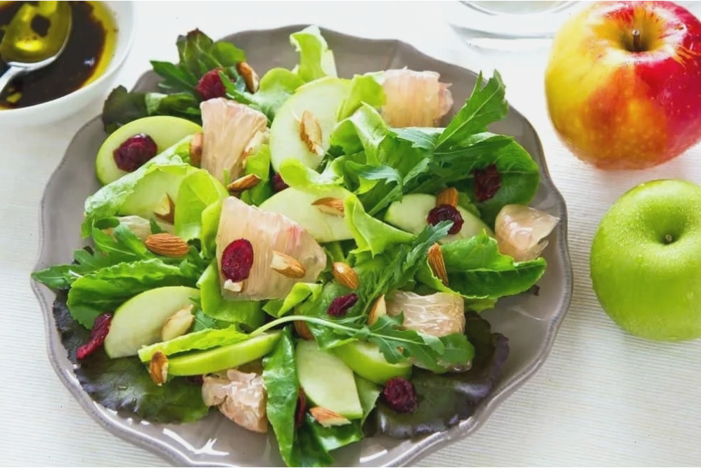 Salad bưởi và tôm thanh nhiệt với việt quất