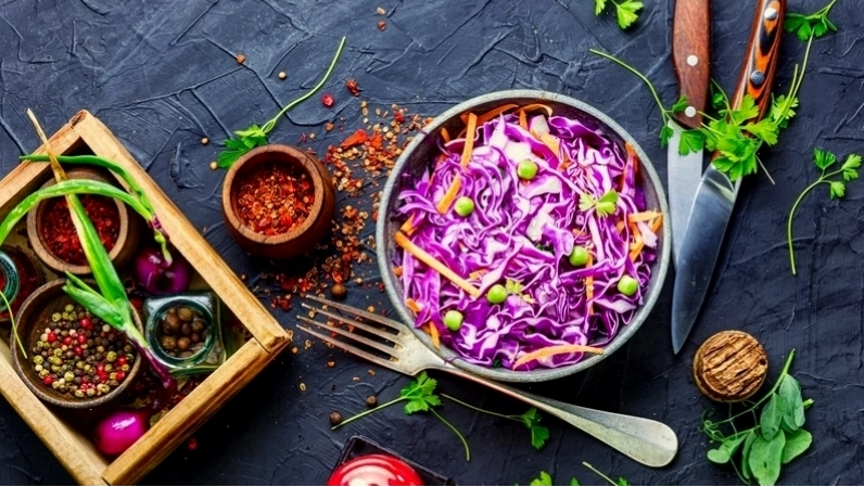 Salad rau củ trộn sốt mè rang