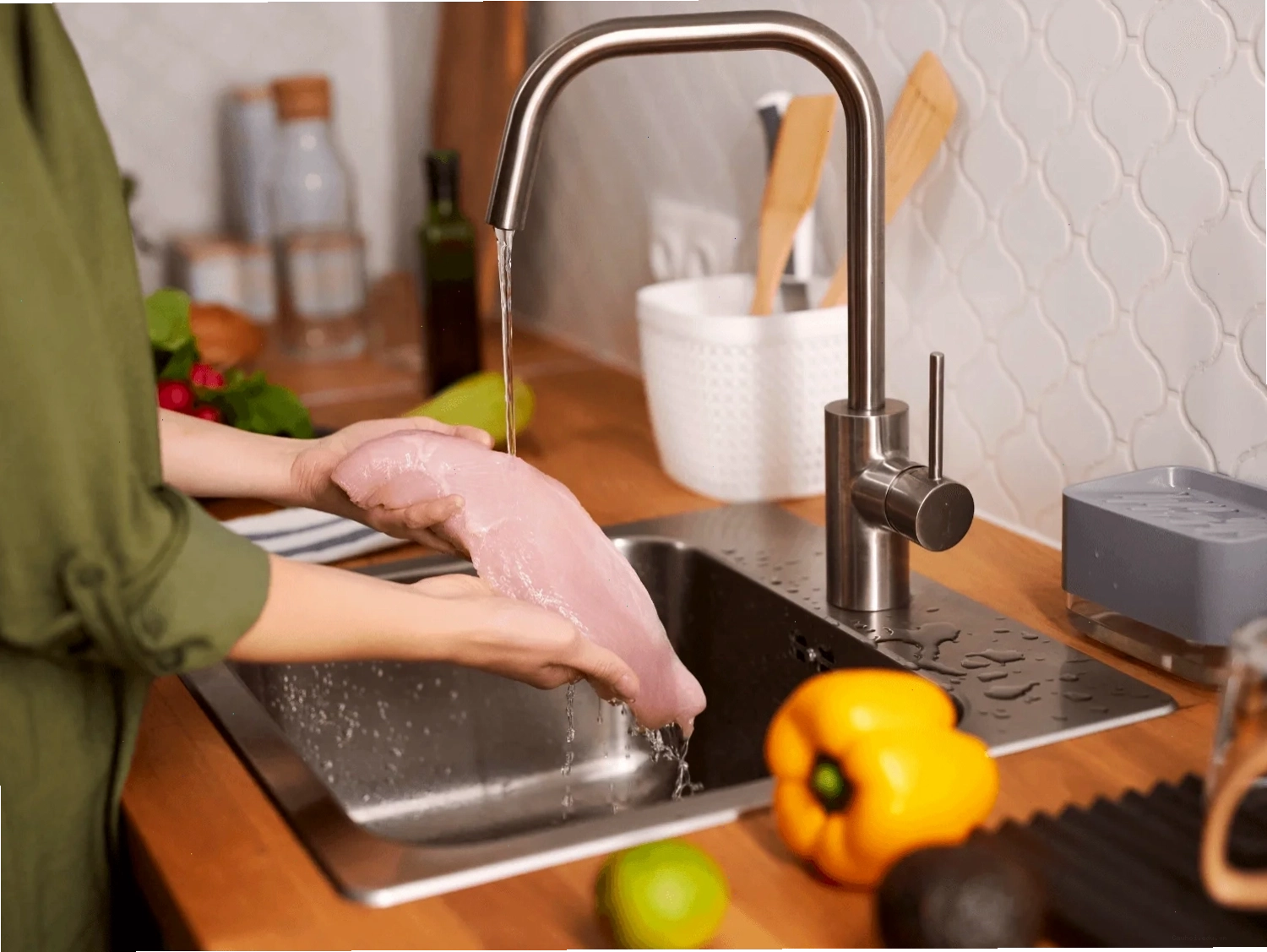 Sơ chế thịt gà bằng cách luộc