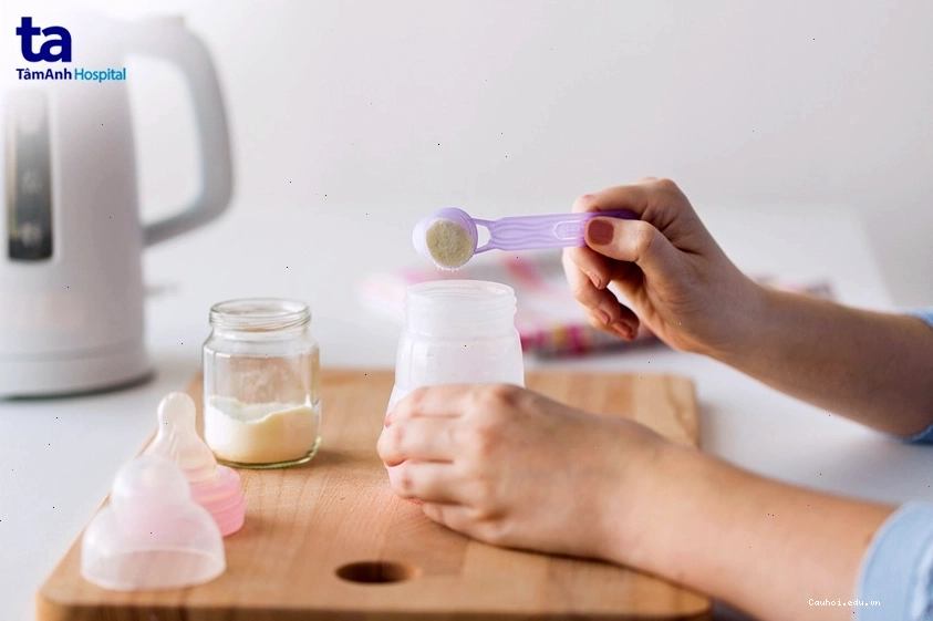 So sánh sữa công thức và sữa mẹ, làm rõ sự khác biệt