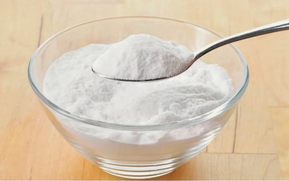 Sử dụng hỗn hợp bột hàn the để tẩy sạch bàn cầu vệ sinh