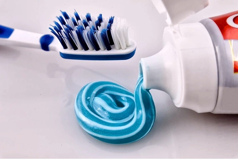 Sử dụng kem đánh răng để làm sáng đồ bạc