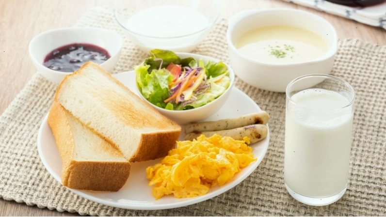Sữa tươi không đường cần được dùng cùng chế độ ăn giàu dinh dưỡng