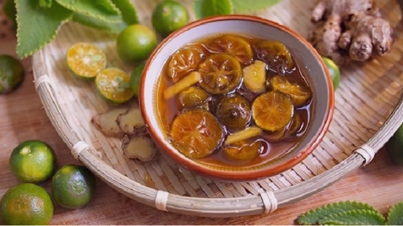 Tắc chưng mật ong giúp làm dịu cổ họng